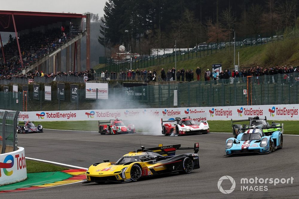 The bulk of the field struggled with warming up their tyres, which contributed to Fuoco's crash and several incidents besides