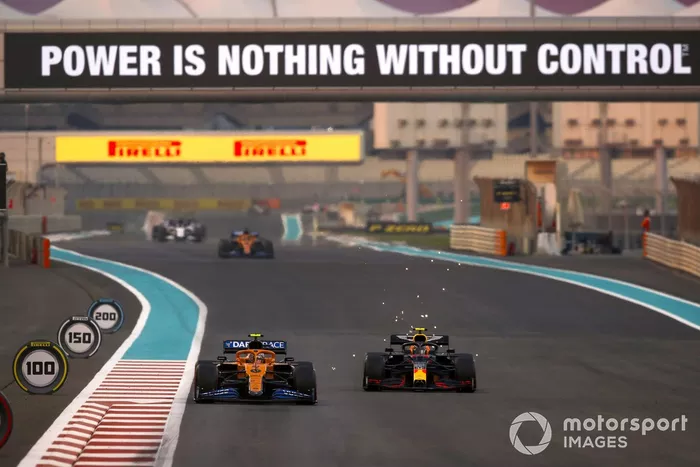 Lando Norris, McLaren MCL35, Alex Albon, Red Bull Racing RB16