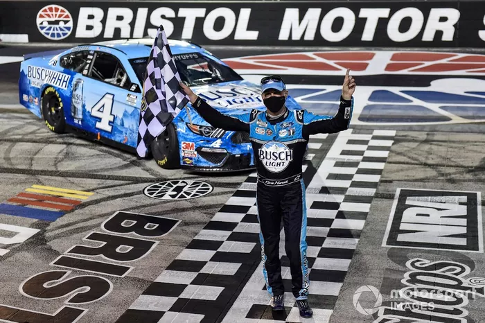 Ganador Kevin Harvick, Stewart-Haas Racing, Ford Mustang