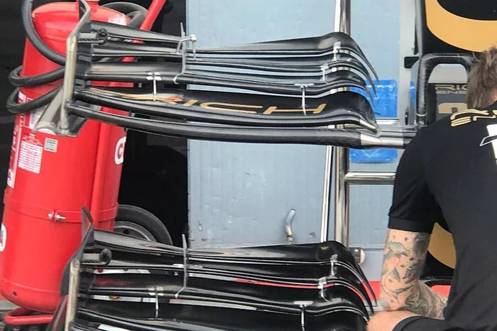 Asas dianteiras da Haas