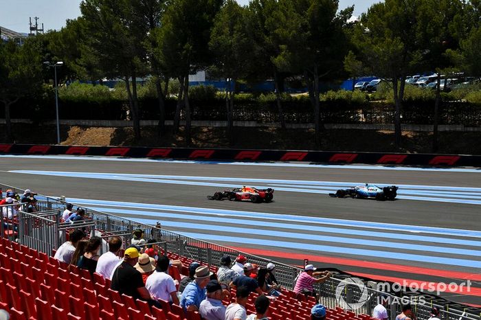 Pierre Gasly, Red Bull Racing RB15, y Robert Kubica, Williams FW42