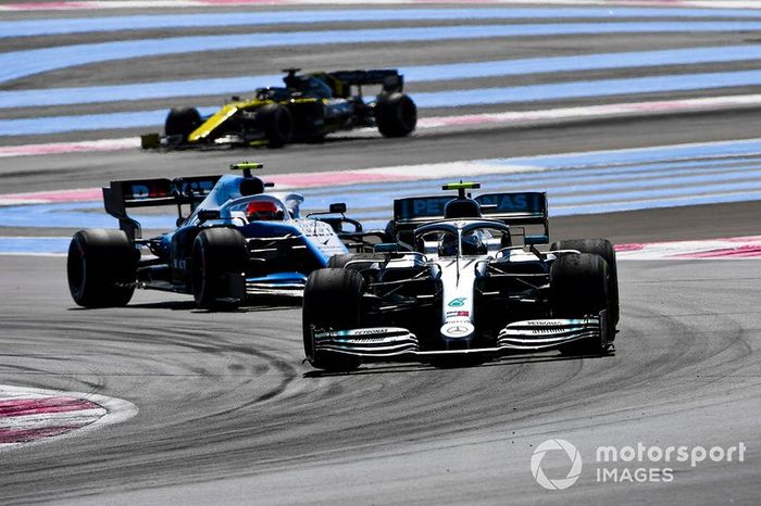 Valtteri Bottas, Mercedes AMG W10, Robert Kubica, Williams FW42, y Daniel Ricciardo, Renault F1 Team R.S.19
