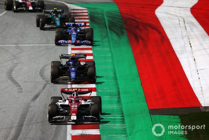 Zhou Guanyu, Alfa Romeo C42, Nicholas Latifi, Williams FW44, Fernando Alonso, Alpine A522