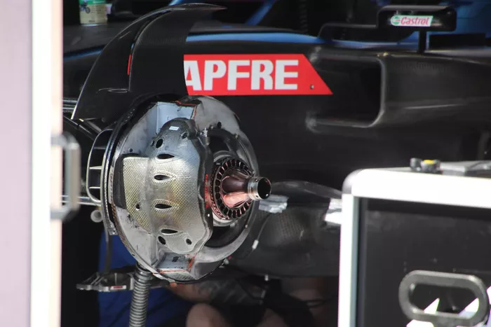 Detalle del freno delantero del Alpine A522
