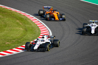 Lance Stroll, Williams FW41, leads Sergey Sirotkin, Williams FW41, and Stoffel Vandoorne, McLaren MCL33