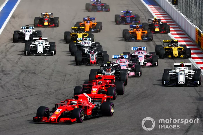 Arrancada, Sebastian Vettel, Ferrari SF71H, Kimi Raikkonen, Ferrari SF71H y Kevin Magnussen, Haas F1 Team VF-18