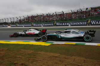Kevin Magnussen, Haas F1 Team VF-18 and Valtteri Bottas, Mercedes AMG F1 W09 EQ Power+ battle