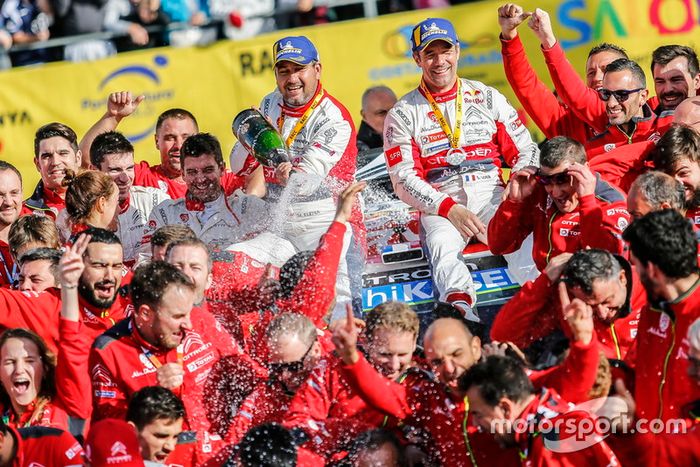 Sébastien Loeb, Daniel Elena, Citroën World Rally Team Citroën C3 WRC con el equipo