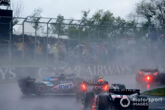 Sergio Perez, Red Bull Racing RB20 entre en collision avec Pierre Gasly, Alpine A524 