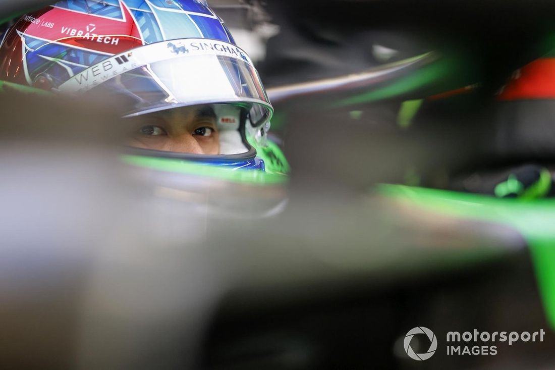 Guanyu Zhou, Kick Sauber C44
