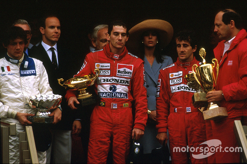 Ayrton Senna, McLaren Honda, winnaar, Alain Prost, McLaren Honda, tweede en Stefano Modena, Brabham 