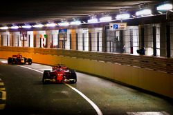 Kimi Raikkonen, Ferrari SF70H, Max Verstappen, Red Bull Racing RB13