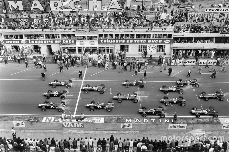 Partenza: Graham Hill, Team Lotus 49 Ford Cosworth, Jack Brabham, Brabham BT24 Repco, Dan Gurney, Eagle T1G-Weslake, Jim Clark, Team Lotus 49 Ford Cosworth, Bruce McLaren Eagle T1G-Weslake, Denny Hulme, Brabham BT24 Repco, Chris Amon, Ferrari 312, Jochen Rindt, Cooper T81B Maserati, Chris Irwin, BRM P83, Jackie Stewart, BRM P261, Jo Siffert, Cooper T81 Maserati, Pedro Rodriguez, Cooper T81 Maserati), Mike Spence, BRM P83