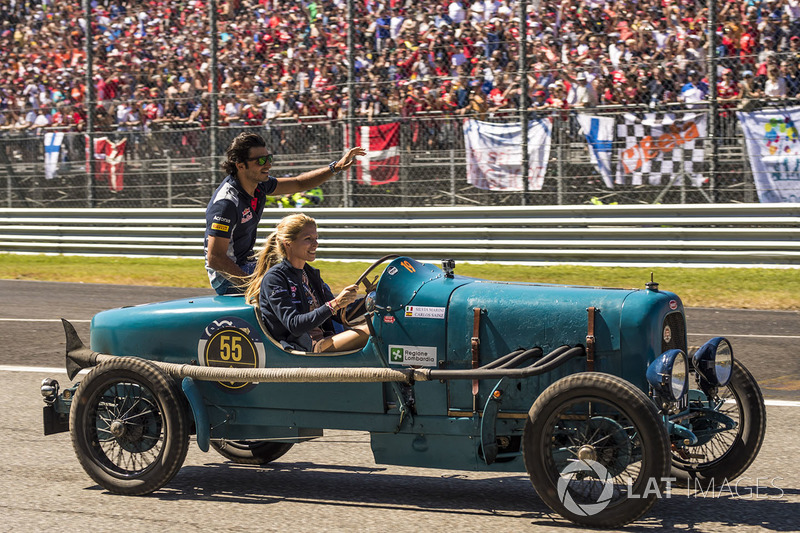 Carlos Sainz Jr., Scuderia Toro Rosso on the drivers parade