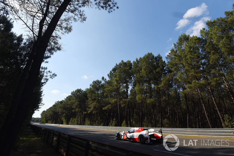 #8 Toyota Gazoo Racing Toyota TS050 Hybrid: Anthony Davidson, Sébastien Buemi, Kazuki Nakajima