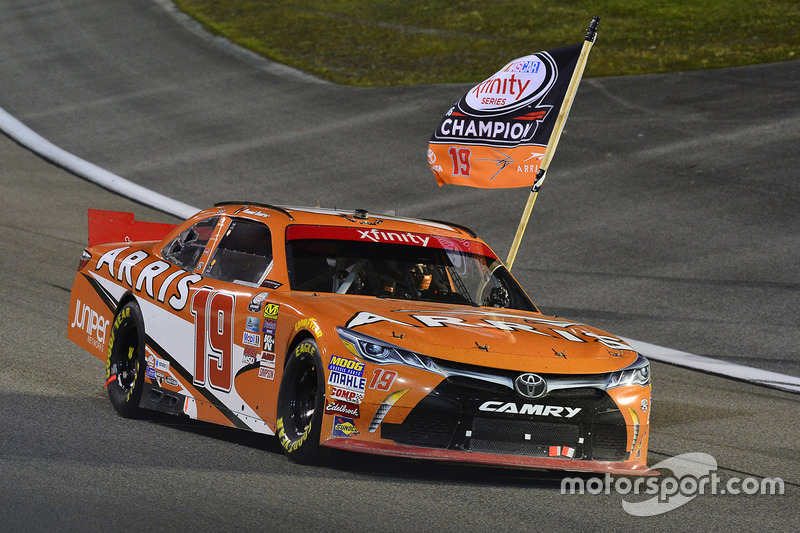 Il campione 2016 e vincitore della gara Daniel Suarez, Joe Gibbs Racing Toyota