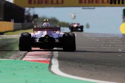 Esteban Ocon, Sahara Force India F1 VJM10, detrás de Sergio Pérez, Sahara Force India F1 VJM10