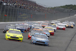 Kevin Harvick, Stewart-Haas Racing, Ford Fusion Busch Beer Ryan Blaney, Team Penske, Ford Fusion Menards/Duracell