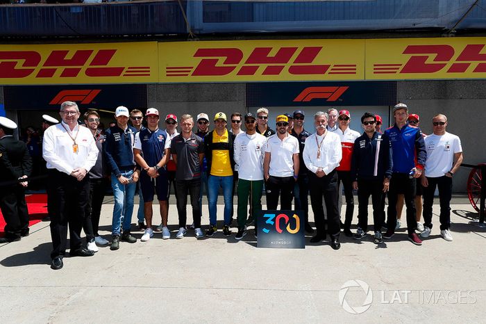 Fernando Alonso, McLaren, celebra en buena compañía sus 300 grandes premios