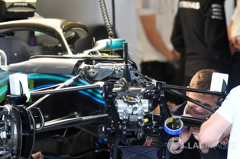 Передня підвіска Mercedes AMG F1 W09