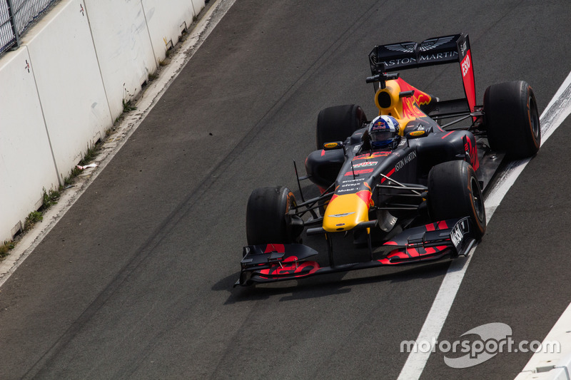 David Coulthard con RB7 durante el Jumbo Race Days