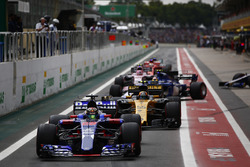 Nico Hulkenberg, Renault Sport F1 Team RS17, Brendon Hartley, Scuderia Toro Rosso STR12, Carlos Sainz Jr., Renault Sport F1 Team RS17, Marcus Ericsson, Sauber C36, Esteban Ocon, Sahara Force India F1 VJM10, queue to leave the pits at the start of Qualifying