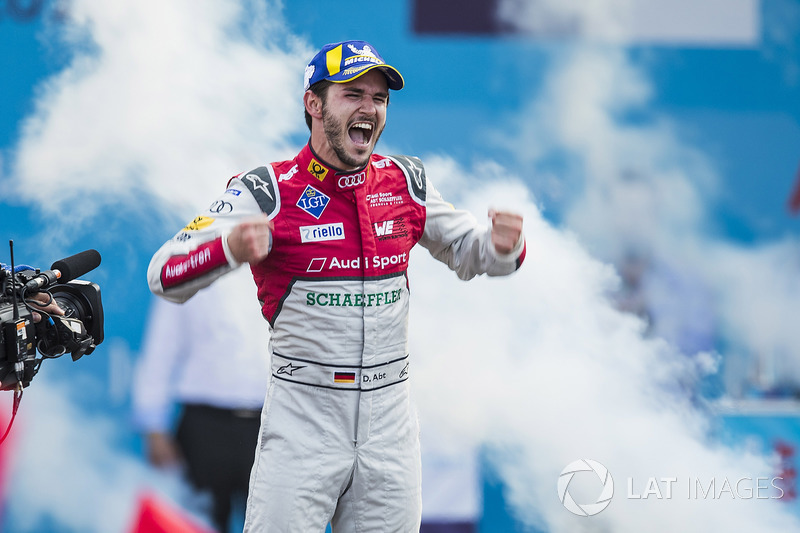 Daniel Abt, Audi Sport ABT Schaeffler, festeggia sul podio dopo aver vinto la gara