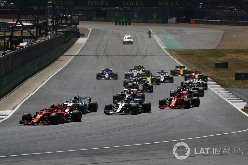 Salida Sebastian Vettel, Ferrari SF71H, Valtteri Bottas, Mercedes AMG F1 W09