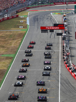 Start action, Sebastian Vettel, Ferrari SF71H, Valtteri Bottas, Mercedes AMG F1 W09, Kimi Raikkonen, Ferrari SF71H, Max Verstappen, Red Bull Racing RB14