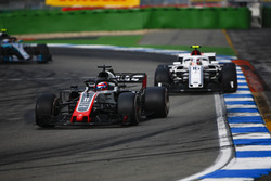 Romain Grosjean, Haas F1 Team VF-18, Charles Leclerc, Sauber C37