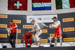 Podium: second place Louis Deletraz, Charouz Racing System, race winner Nyck De Vries, PREMA Racing, third place Luca Ghiotto, Campos Racing