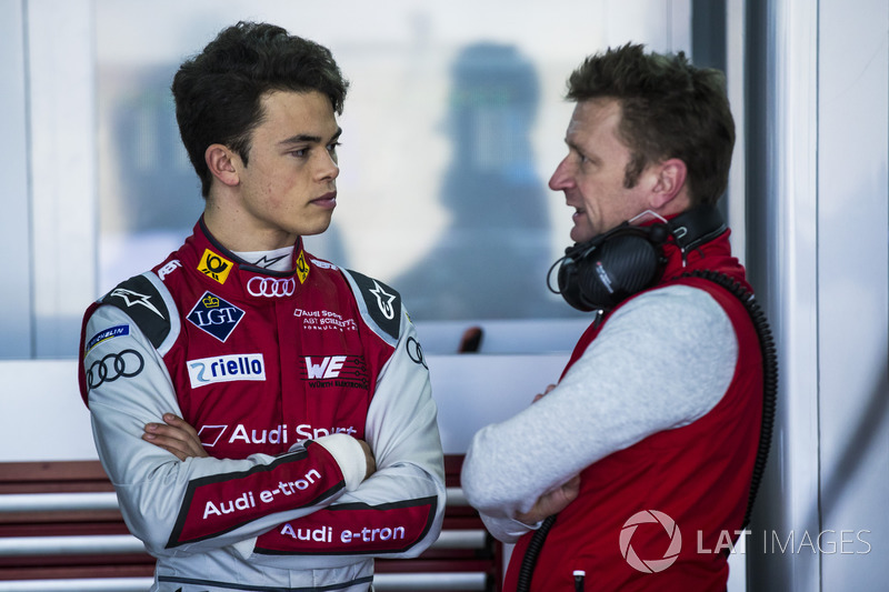 Nyck de Vries, Audi Sport ABT Schaeffler, with Allan McNish, Team Principal, Audi Sport Abt Schaeffler