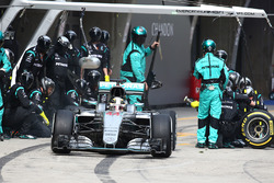 Lewis Hamilton, Mercedes AMG F1 Team W07, Boxenstopp