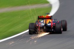 Daniel Ricciardo, Red Bull Racing RB12 sends sparks flying