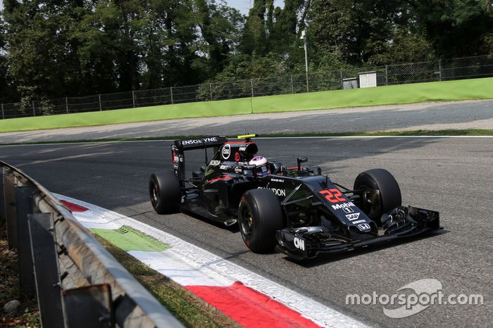 2016 - McLaren MP4-31 (motor Honda)