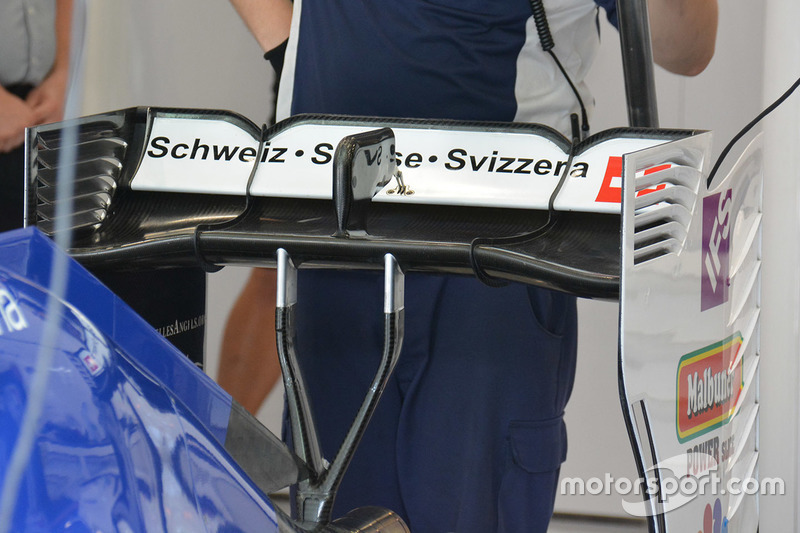 Sauber C35 rear wing detail