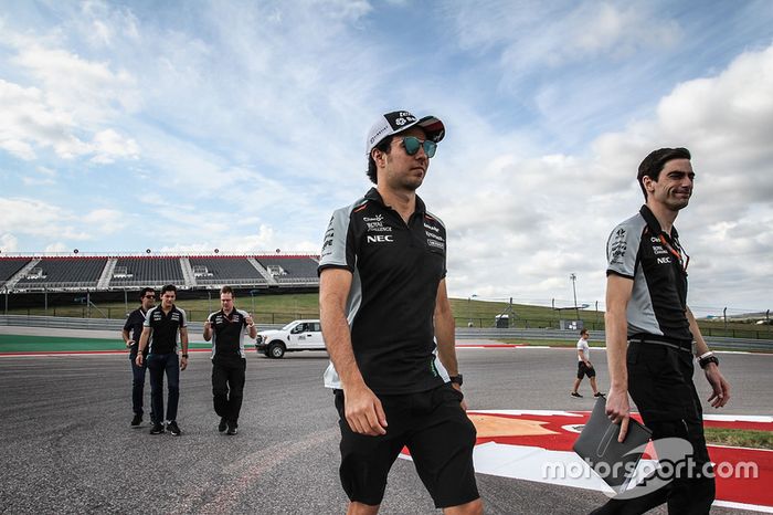 Sergio Pérez, Sahara Force India F1 camina por el circuito