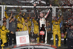 1. Erik Jones, Joe Gibbs Racing, Toyota Camry buyatoyota.com