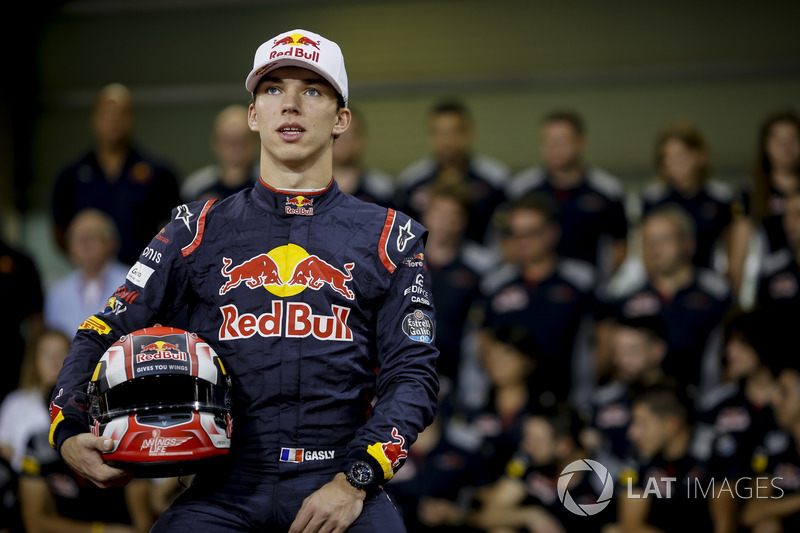Pierre Gasly, Scuderia Toro Rosso at the Scuderia Toro Rosso Team Photo