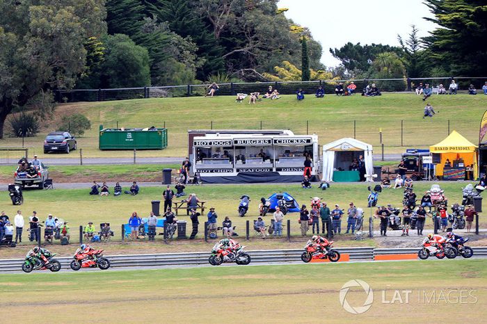 Jonathan Rea, Kawasaki Racing leads race start