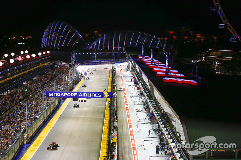 Thrilling race action as the cars head down the Pit Straight