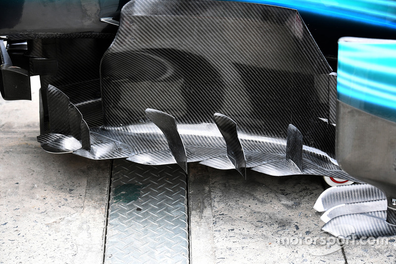Mercedes W08: Windabweiser