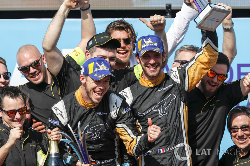 Jean-Eric Vergne, Techeetah, Andre Lotterer, Techeetah celebrate on the podium with their team