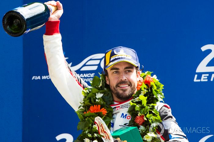 Podio general: Fernando Alonso, Toyota Gazoo Racing