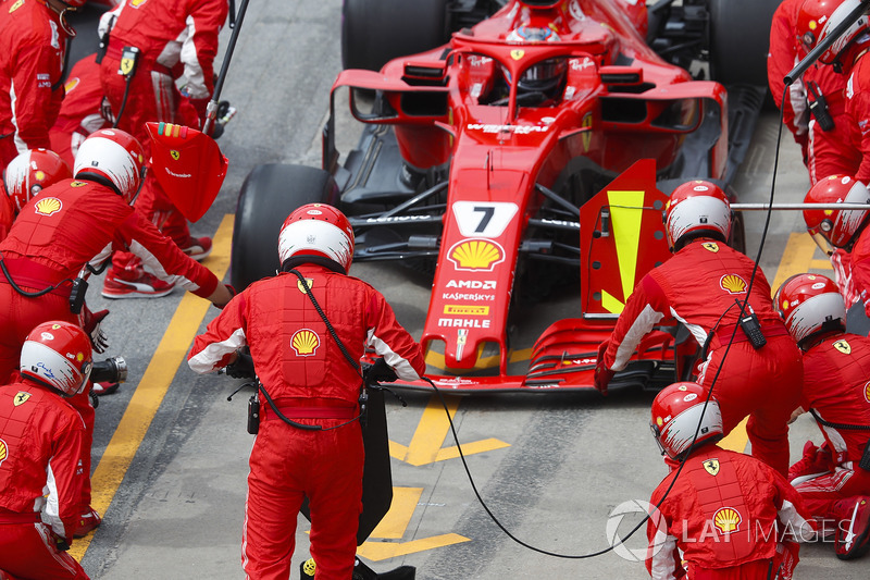 Kimi Raikkonen, Ferrari SF71H, makes a pit stop