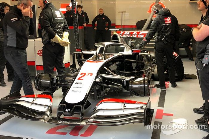 Coche de Haas F1 en el box