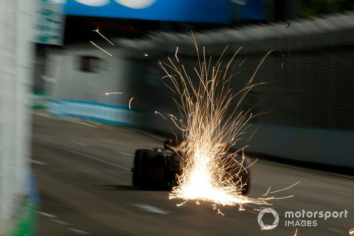 Kevin Magnussen y el Haas VF-23 echan chispas