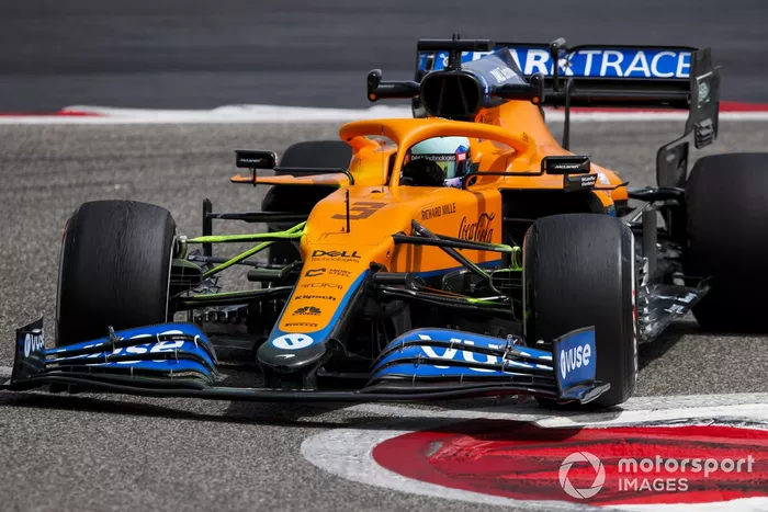 7º Daniel Ricciardo, McLaren MCL35M, 1:30.144  (con neumáticos C4)