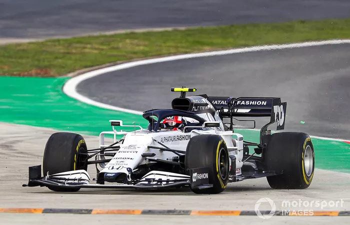 Pierre Gasly, AlphaTauri AT01, leaves the circuit