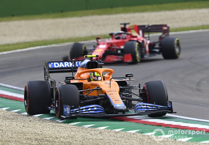 Lando Norris, McLaren MCL35M, Charles Leclerc, Ferrari SF21